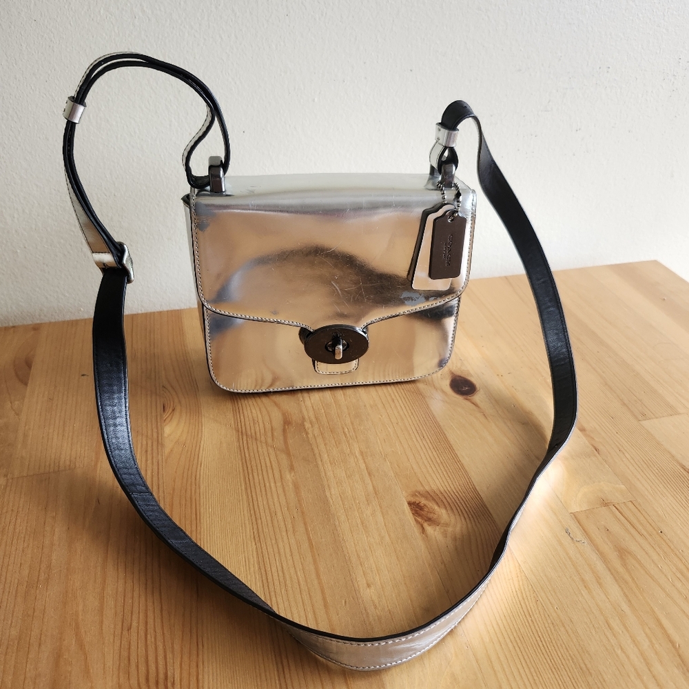 Coach Leather Metallic Silver Turnlock Crosbosy